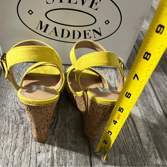 Steve Madden “Beau Yellow” Wedge Cork Suede Sandals - 7 - Picture 7 of 9